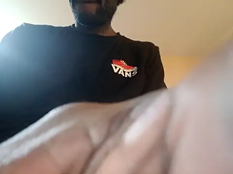 Snapshot of DevinToore chatting on 10-19-25, 05:30 DevinToore online show from 10-19-25, 05:30