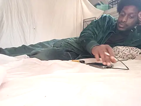 Snapshot of DevinToore chatting on 10-22-25, 04:07 DevinToore online show from 10-22-25, 04:07