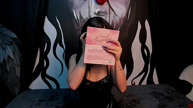 Snapshot of Kylie-fox chatting on 11-20-25, 12:55 Kylie-fox online show from 11-20-25, 12:55