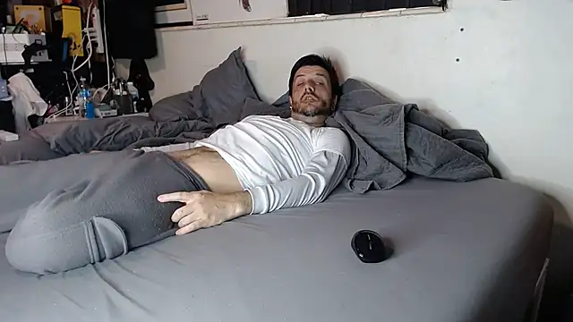 Snapshot of titclitcmndr chatting on 01-23-25, 03:43 titclitcmndr online show from 01-23-25, 03:43