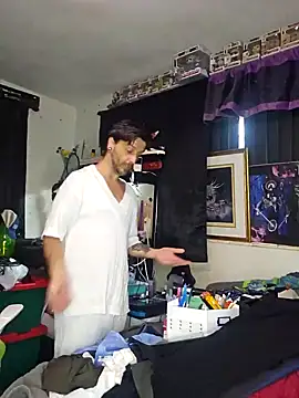 Snapshot of titclitcmndr chatting on 02-02-25, 05:59 titclitcmndr online show from 02-02-25, 05:59