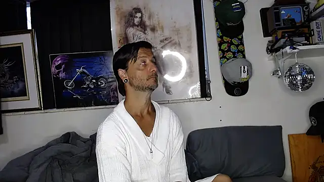 Snapshot of titclitcmndr chatting on 02-18-25, 01:00 titclitcmndr online show from 02-18-25, 01:00