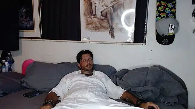 Snapshot of titclitcmndr chatting on 03-11-25, 11:37 titclitcmndr online show from 03-11-25, 11:37