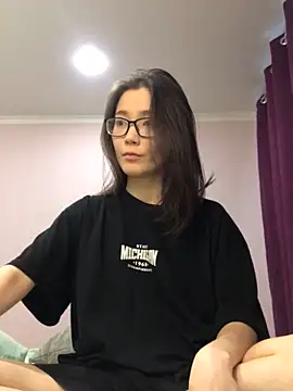 Snapshot of Milka23 chatting on 12-25-24, 10:39 Milka23 online show from 12-25-24, 10:39