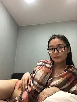 Snapshot of Milka23 chatting on 02-08-25, 11:12 Milka23 online show from 02-08-25, 11:12