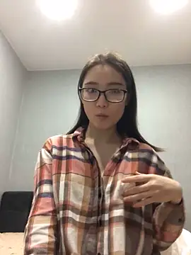 Snapshot of Milka23 chatting on 02-08-25, 02:16 Milka23 online show from 02-08-25, 02:16