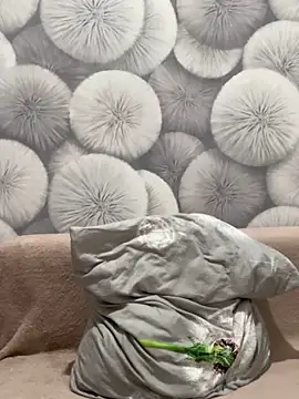 Snapshot of Milka23 chatting on 03-14-25, 05:46 Milka23 online show from 03-14-25, 05:46