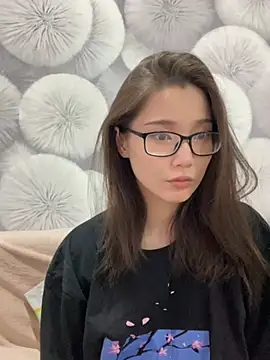 Snapshot of Milka23 chatting on 03-22-25, 08:29 Milka23 online show from 03-22-25, 08:29