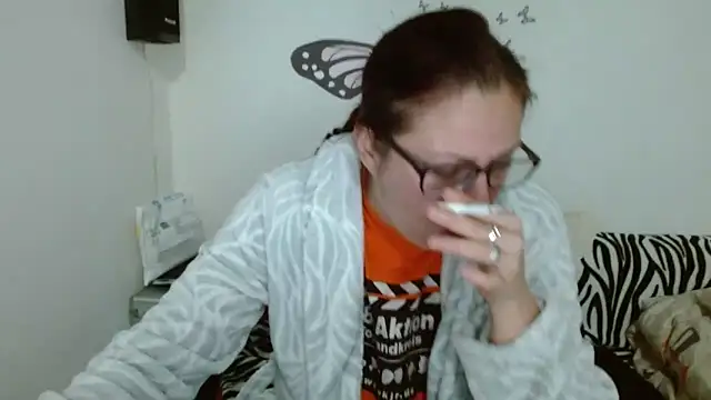 Snapshot of LadyHellene chatting on 02-04-26, 05:24 LadyHellene online show from 02-04-26, 05:24