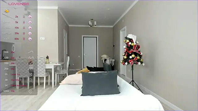 Snapshot of sailorrmoon chatting on 12-31-24, 12:57 sailorrmoon online show from 12-31-24, 12:57