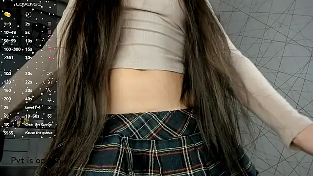 Snapshot of sailorrmoon chatting on 11-06-25, 03:29 sailorrmoon online show from 11-06-25, 03:29