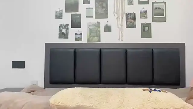 Snapshot of Arrebo1 chatting on 12-20-24, 01:22 Arrebo1 online show from 12-20-24, 01:22