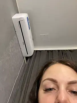 Lola Hale online show from 02-08-26, 05:49