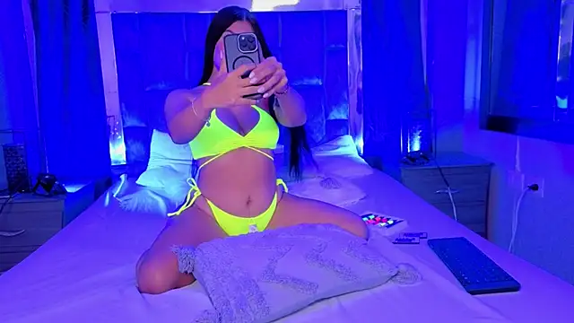 Mia Oxford online show from 10-11-25, 02:04