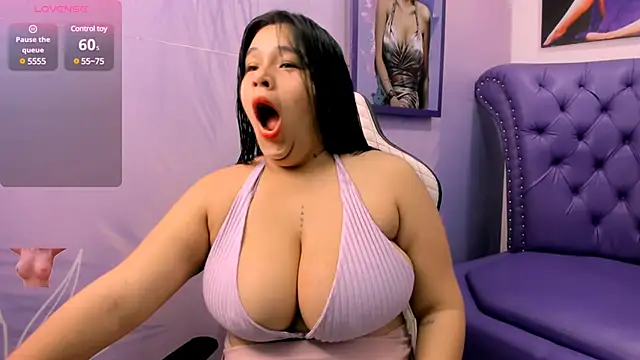 Snapshot of emma__milk_ chatting on 02-22-25, 11:24 emma milk online show from 02-22-25, 11:24
