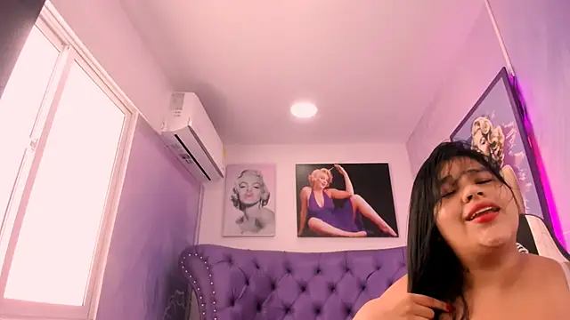 Snapshot of emma__milk_ chatting on 03-18-25, 05:53 emma milk online show from 03-18-25, 05:53