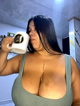 Snapshot of emma__milk_ chatting on 10-24-25, 11:39 emma milk online show from 10-24-25, 11:39