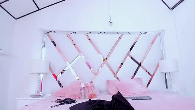 Snapshot of naughty__sara chatting on 02-08-25, 06:01 naughty sara online show from 02-08-25, 06:01