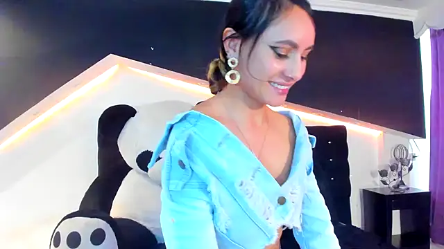 Coral Gibson online show from 01-24-25, 06:04