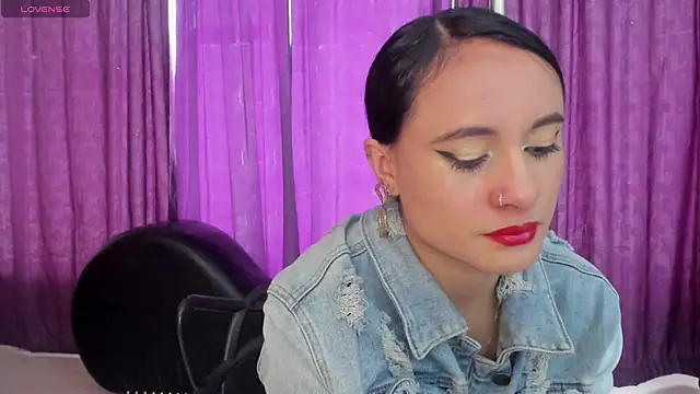 Coral Gibson online show from 10-07-25, 01:41