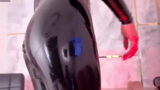 Ellaochoa online show from 02-05-26, 12:21