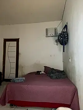 Carolinen online show from 12-17-25, 03:51