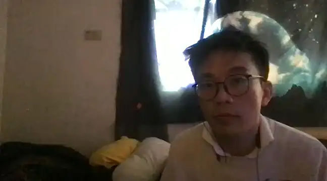 Snapshot of ex199212 chatting on 02-04-25, 10:55 ex199212 online show from 02-04-25, 10:55