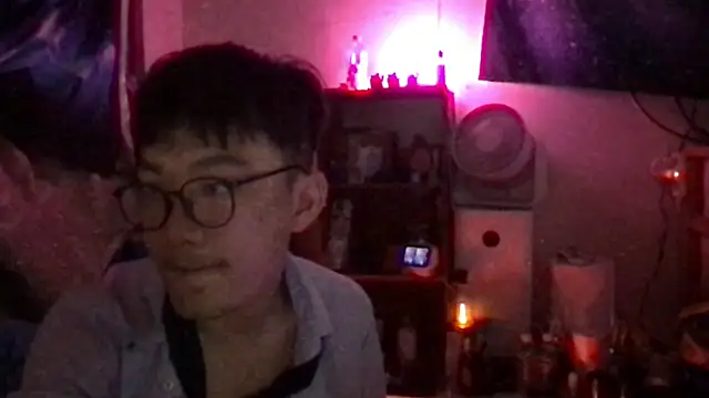 Snapshot of ex199212 chatting on 03-10-25, 10:48 ex199212 online show from 03-10-25, 10:48