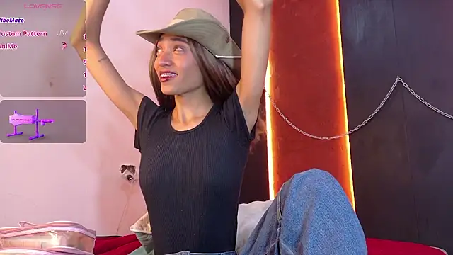 Snapshot of Charlotte_Love10 chatting on 01-18-26, 12:20 Charlotte Love10 online show from 01-18-26, 12:20