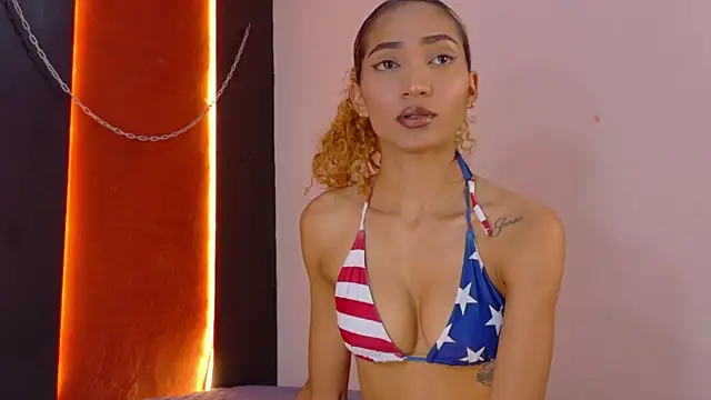 Snapshot of Charlotte_Love10 chatting on 02-08-26, 12:08 Charlotte Love10 online show from 02-08-26, 12:08