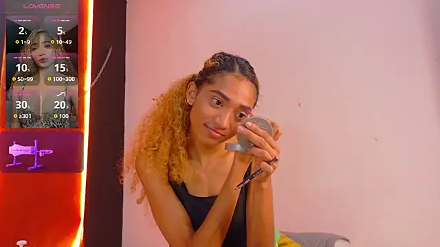 Snapshot of Charlotte_Love10 chatting on 02-20-26, 01:33 Charlotte Love10 online show from 02-20-26, 01:33