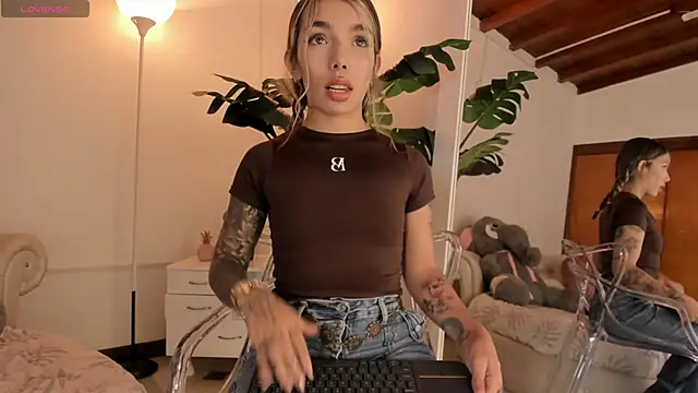 Mollymoon1 online show from 01-31-26, 08:18