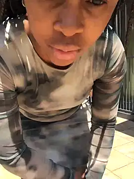 Pearl 00 online show from 10-19-25, 11:11