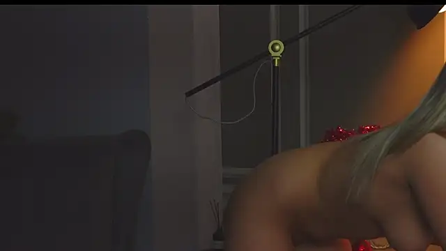 Snapshot of AnnieStylesx chatting on 02-22-25, 05:02 AnnieStylesx online show from 02-22-25, 05:02