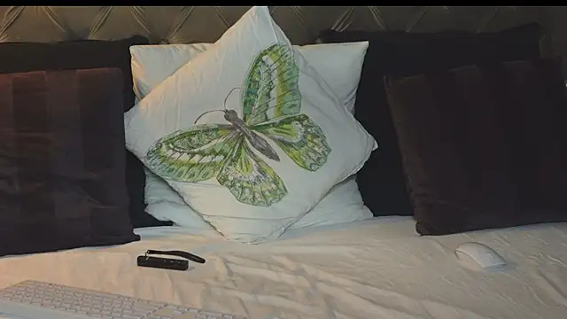 Snapshot of AnnieStylesx chatting on 02-22-25, 08:07 AnnieStylesx online show from 02-22-25, 08:07