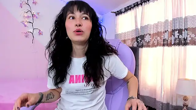 Camcrush   online show from 10-23-25, 03:00