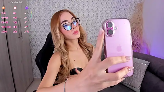 Snapshot of Sarajonnes chatting on 02-07-26, 12:53 Sarajonnes online show from 02-07-26, 12:53