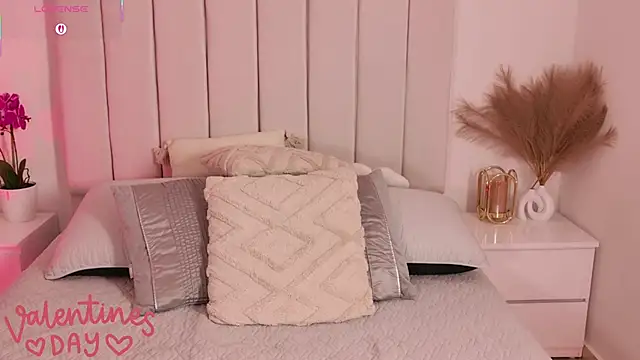 Snapshot of Sarajonnes chatting on 02-14-26, 10:39 Sarajonnes online show from 02-14-26, 10:39