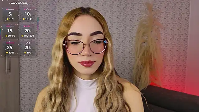 Snapshot of Sarajonnes chatting on 02-28-26, 02:40 Sarajonnes online show from 02-28-26, 02:40