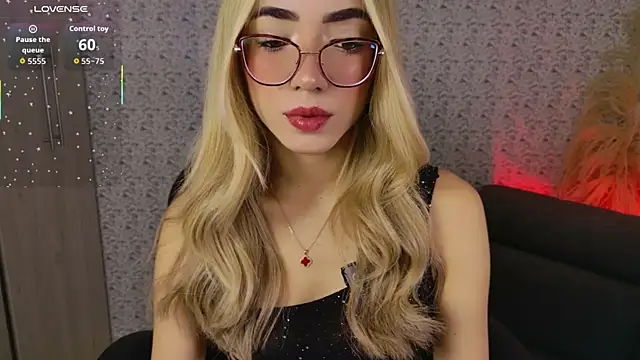 Snapshot of Sarajonnes chatting on 03-02-26, 11:17 Sarajonnes online show from 03-02-26, 11:17