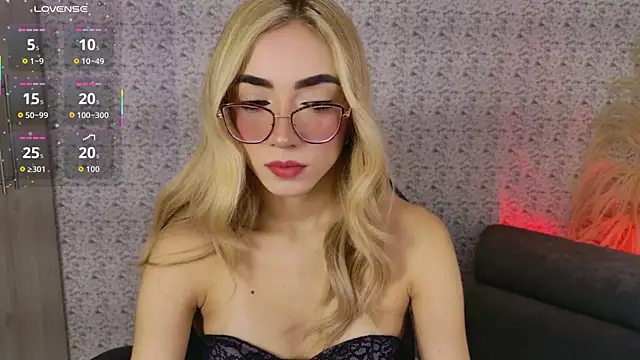 Snapshot of Sarajonnes chatting on 03-03-26, 02:23 Sarajonnes online show from 03-03-26, 02:23