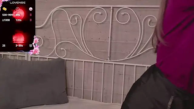 YukoFanee online show from 10-21-25, 08:20