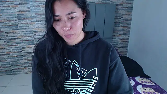 Snapshot of _joy_yva chatting on 10-26-25, 02:39 joy yva online show from 10-26-25, 02:39