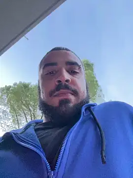 Snapshot of Dikkiduohottt chatting on 10-19-25, 04:29 Dikkiduohottt online show from 10-19-25, 04:29