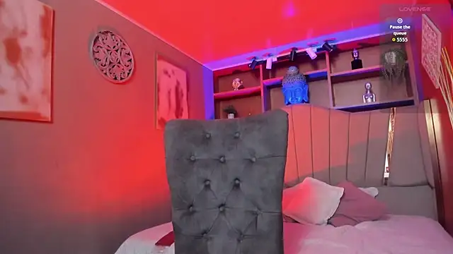 Lucy Williiams online show from 10-31-25, 03:24