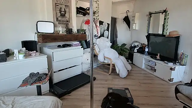 CeriseLapine online show from 10-22-25, 11:10