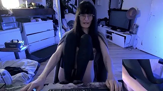 CeriseLapine online show from 12-14-25, 08:35