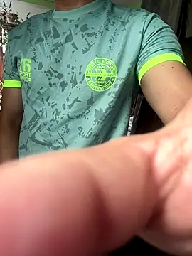 Snapshot of alburt_1996 chatting on 09-11-25, 04:56 alburt 1996 online show from 09-11-25, 04:56