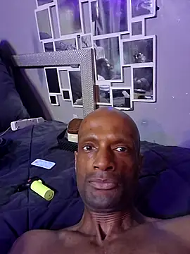 Snapshot of dreski86 chatting on 10-30-25, 12:28 dreski86 online show from 10-30-25, 12:28