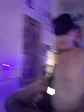 Snapshot of dreski86 chatting on 10-31-25, 04:13 dreski86 online show from 10-31-25, 04:13